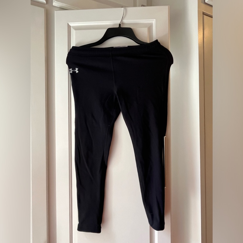 Under Armour Youth XL Black Leggings. No rips or tears. Great Condition.
